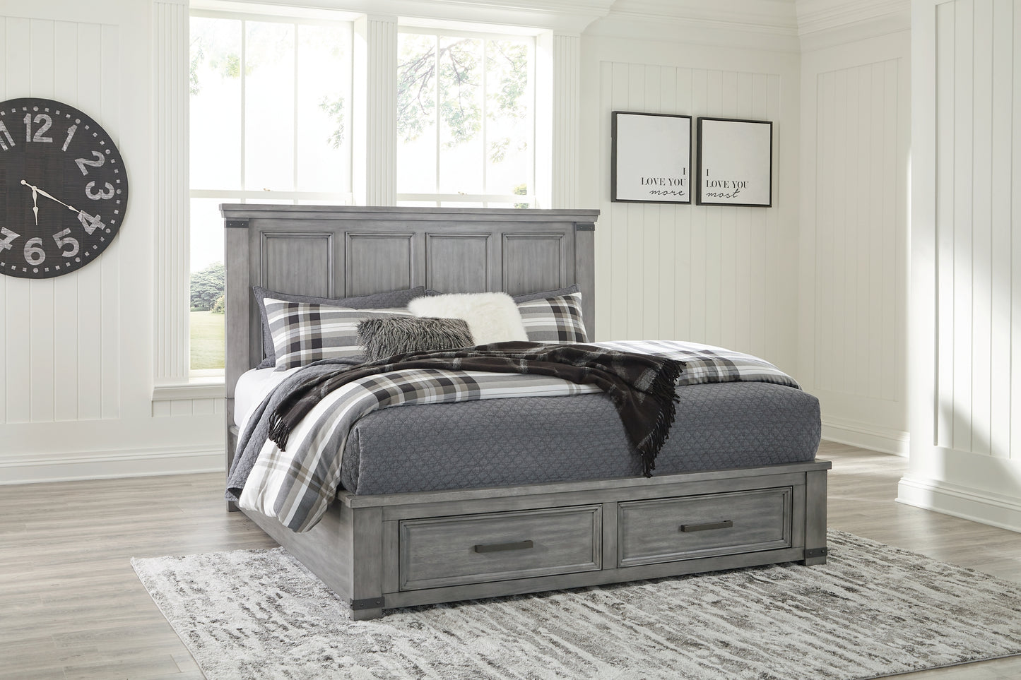 Russelyn King Storage Bed with Mirrored Dresser and Chest